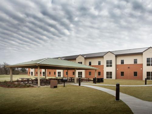 Market-Style Bachelors Quarters