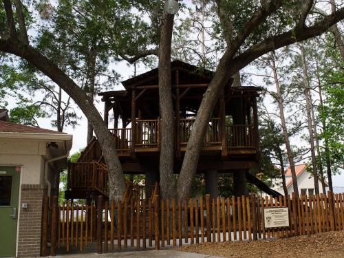 The Bolles School Outdoor Living Center