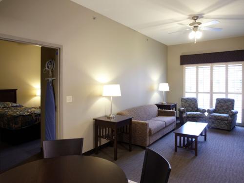 Market-Style Bachelors Quarters